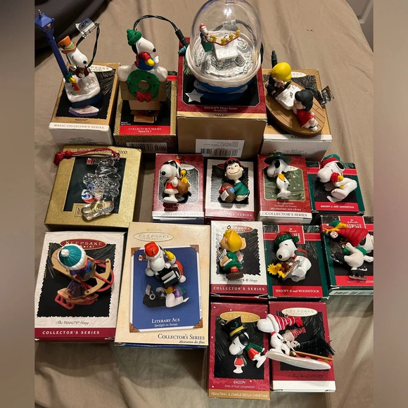 16 Hallmark Snoopy & The Peanuts Gang Christmas Ornaments - Picture 1 of 10